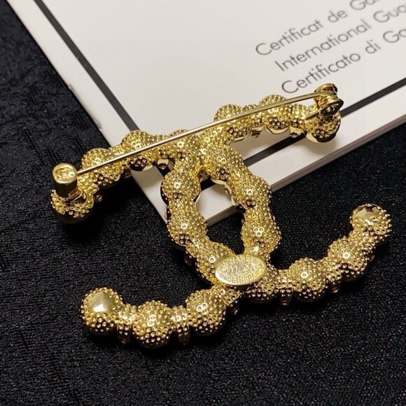 CHANEL Gold and White Pearl Brooch - Picture 4 of 7